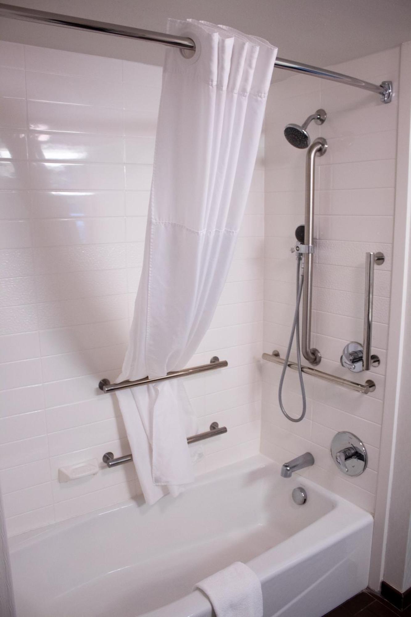 Hampton Inn & Suites Big Rapids, Mi Zewnętrze zdjęcie